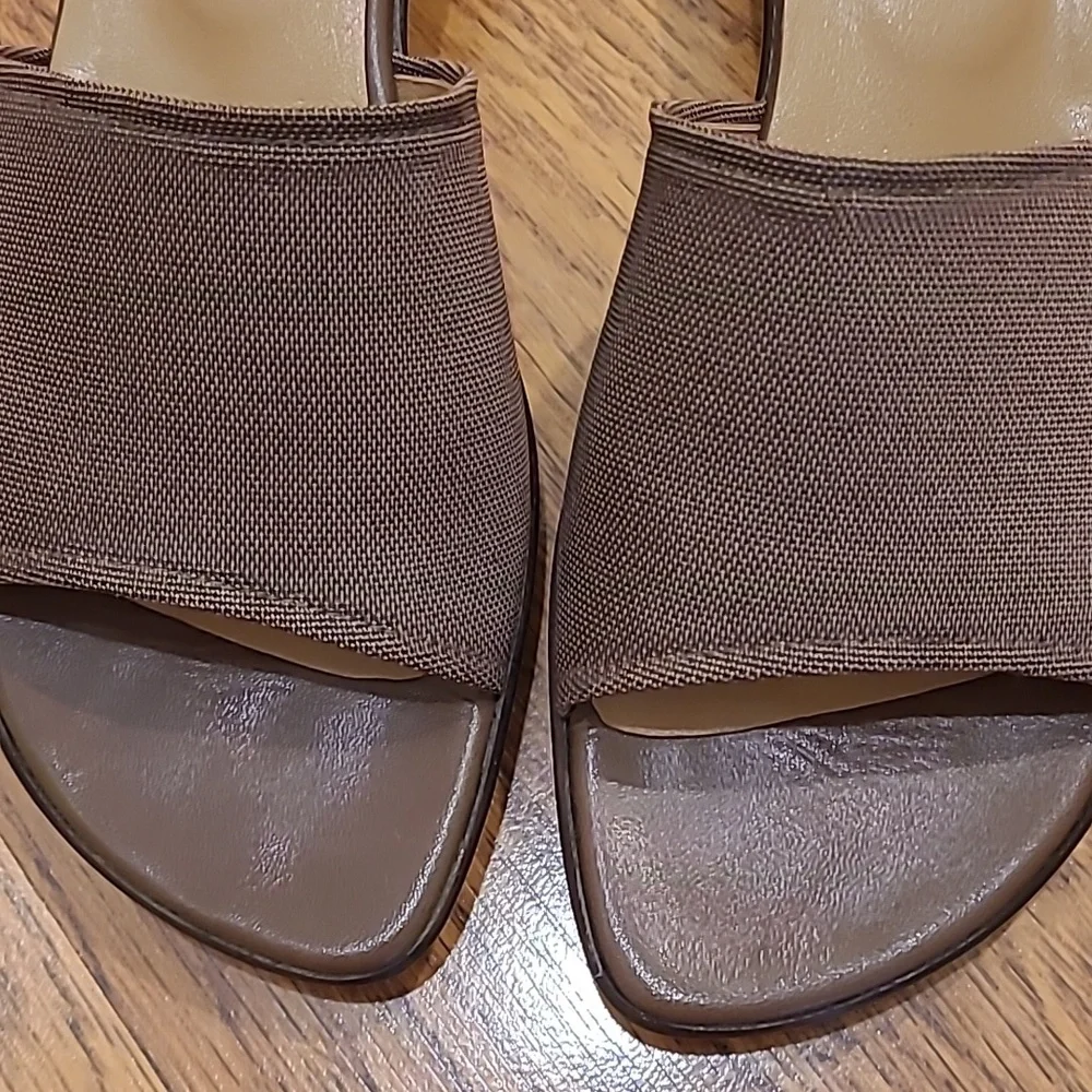 Stuart Weitzman Mini platform sandal. - Picture 2 of 5